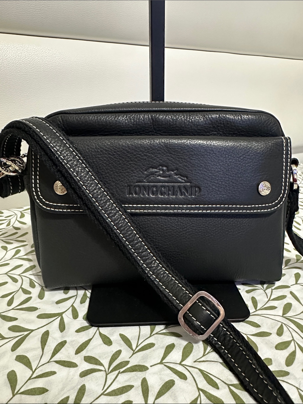 Longchamp Black Leather Shoulder Bag With Contrast Stitching